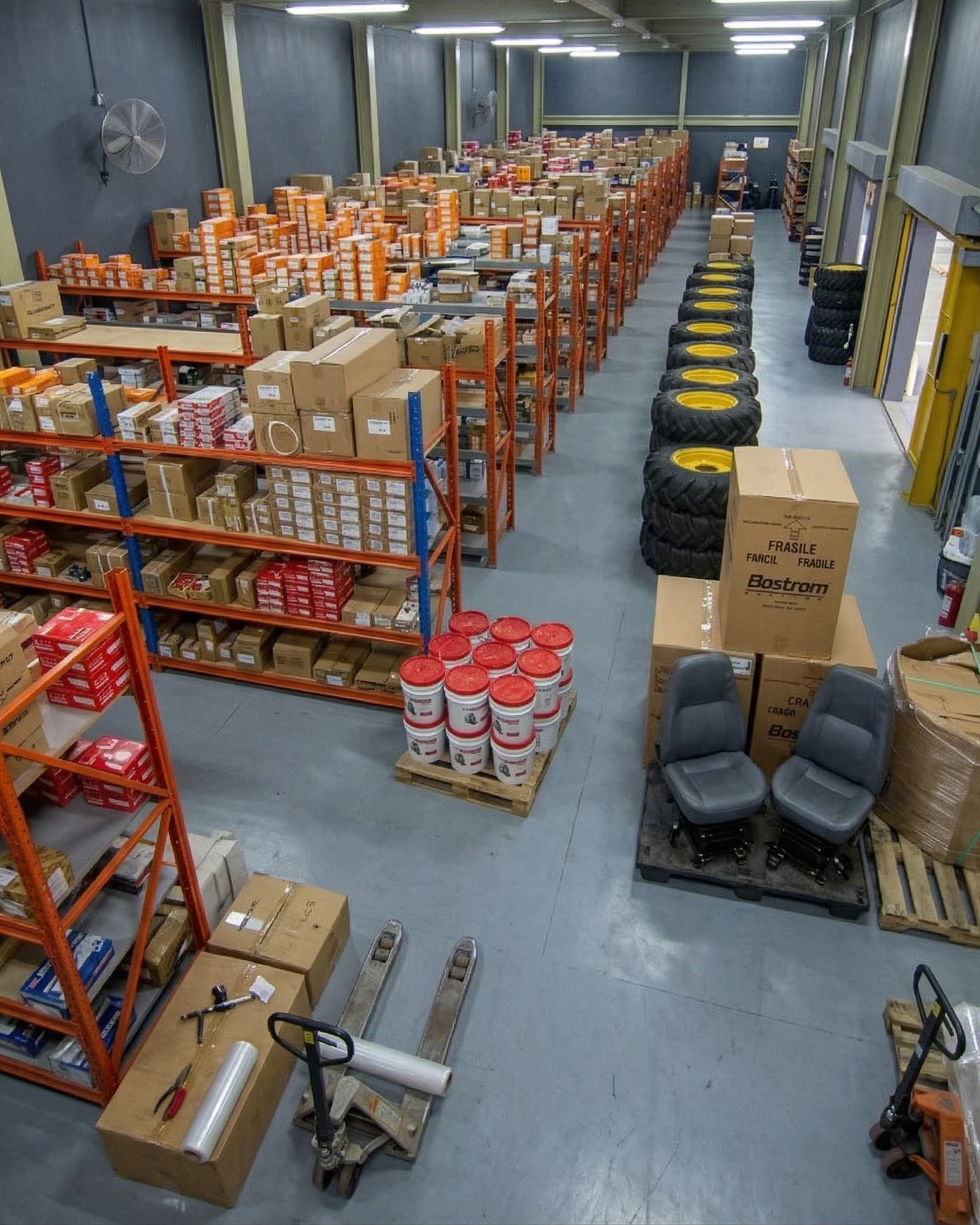 Almacén de GRS Bearings & Truck con estanterías de inventario