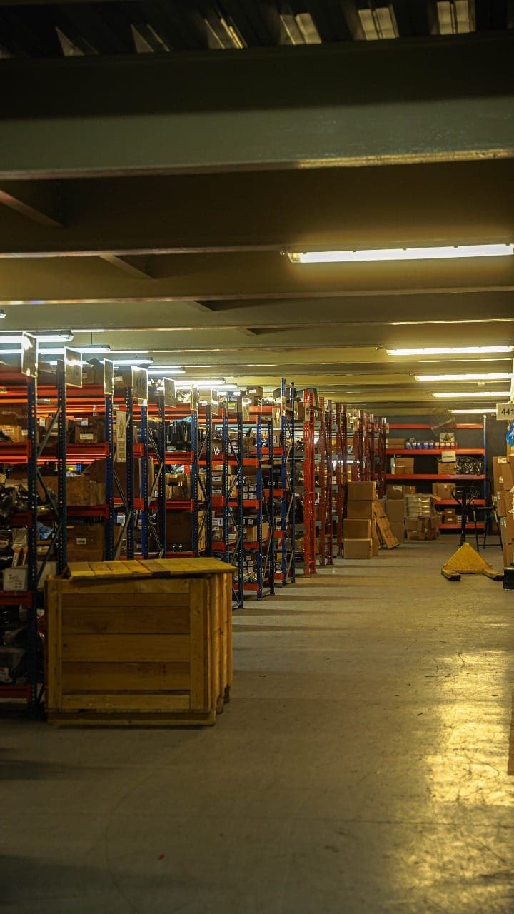 Almacén — amplio inventario